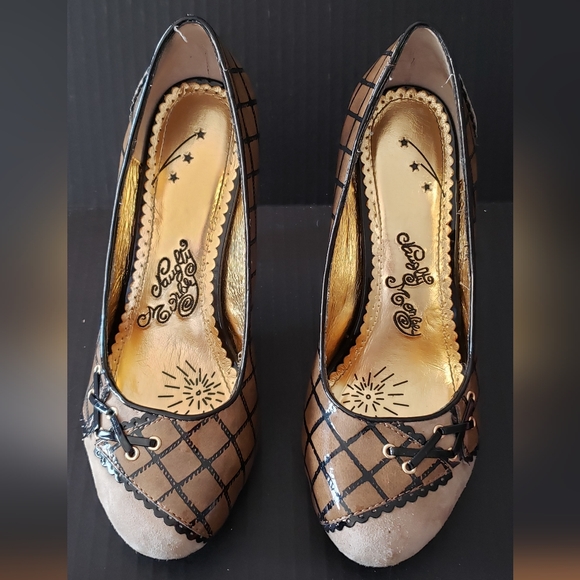 Naughty Monkey Tan & Black Plaid Pump. Size 10. - Picture 4 of 8